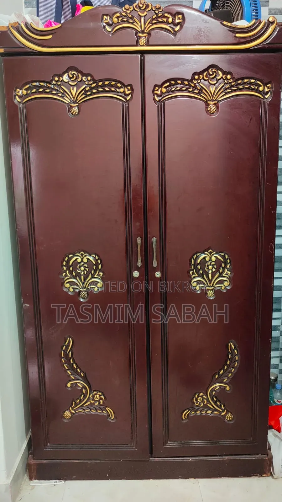 বাসা চেঞ্জ করবো তাই একটি আলমারি বিক্রয় হবে।