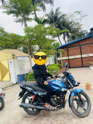 হিরো গ্ল্যামার ২০২২ নীল