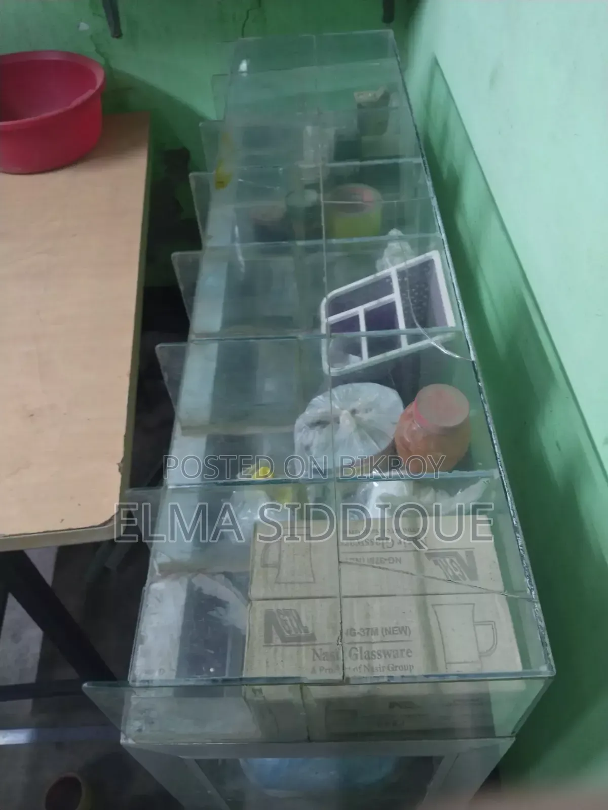 দোকানের চকলেট বিস্কিট ডিসপ্লে শোকেস