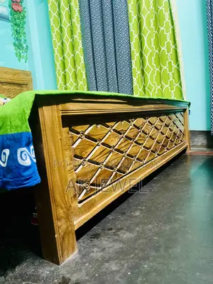 অরজিনাল সেগুন কাঠের কিং সাইজের ৬'x৭' সেমি বক্স খাট।