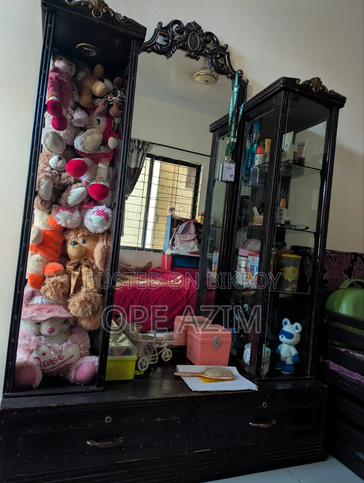 ড্রেসিং টেবিল