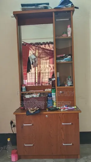 ড্রেসিং টেবিল