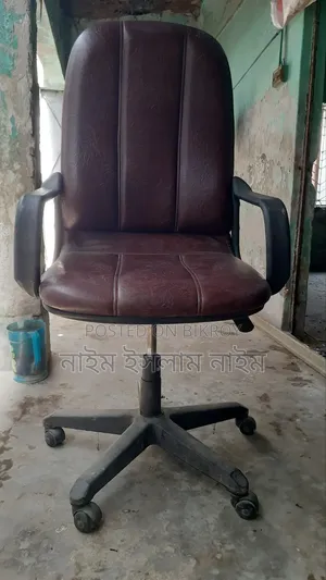 দামী চেয়ার