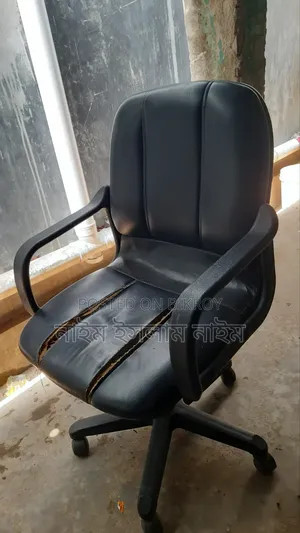 দামী চেয়ার