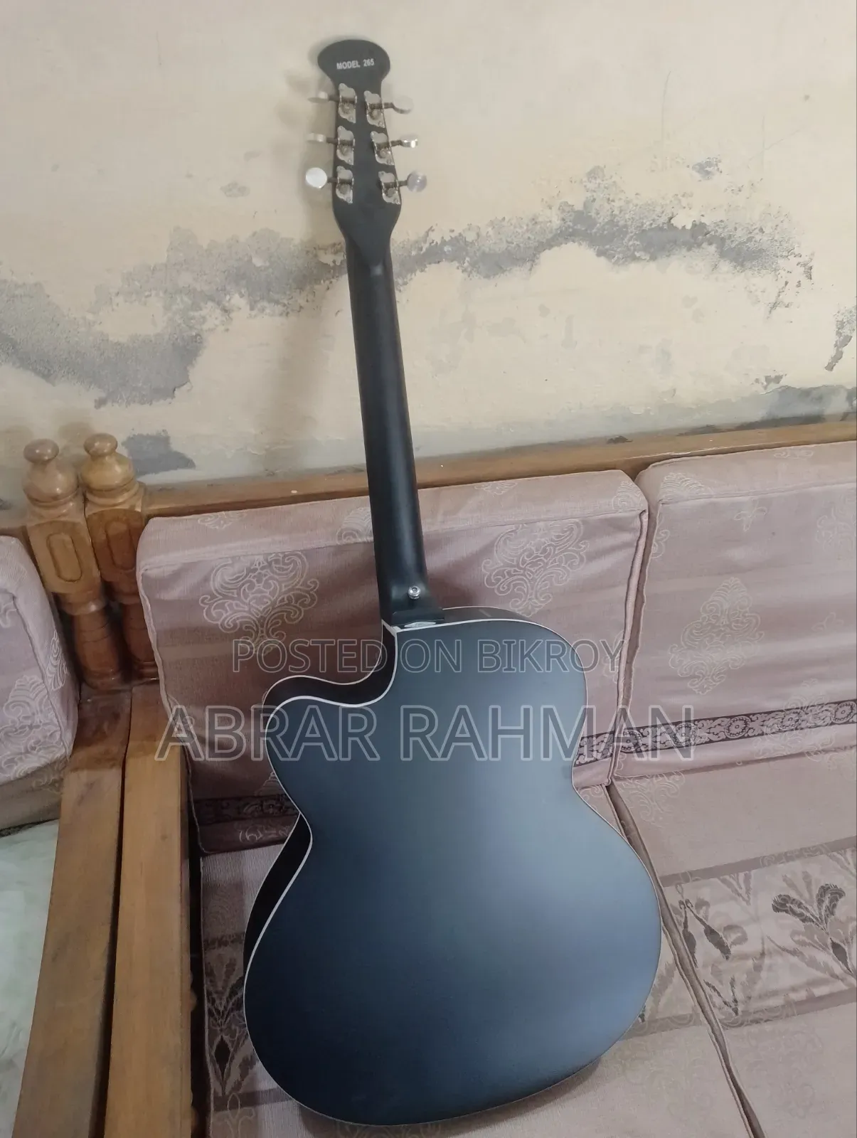 সিগনেচার অ্যাকোস্টিক গিটার