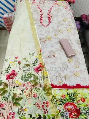 কারিজমা লোন সুইস থ্রিপিস