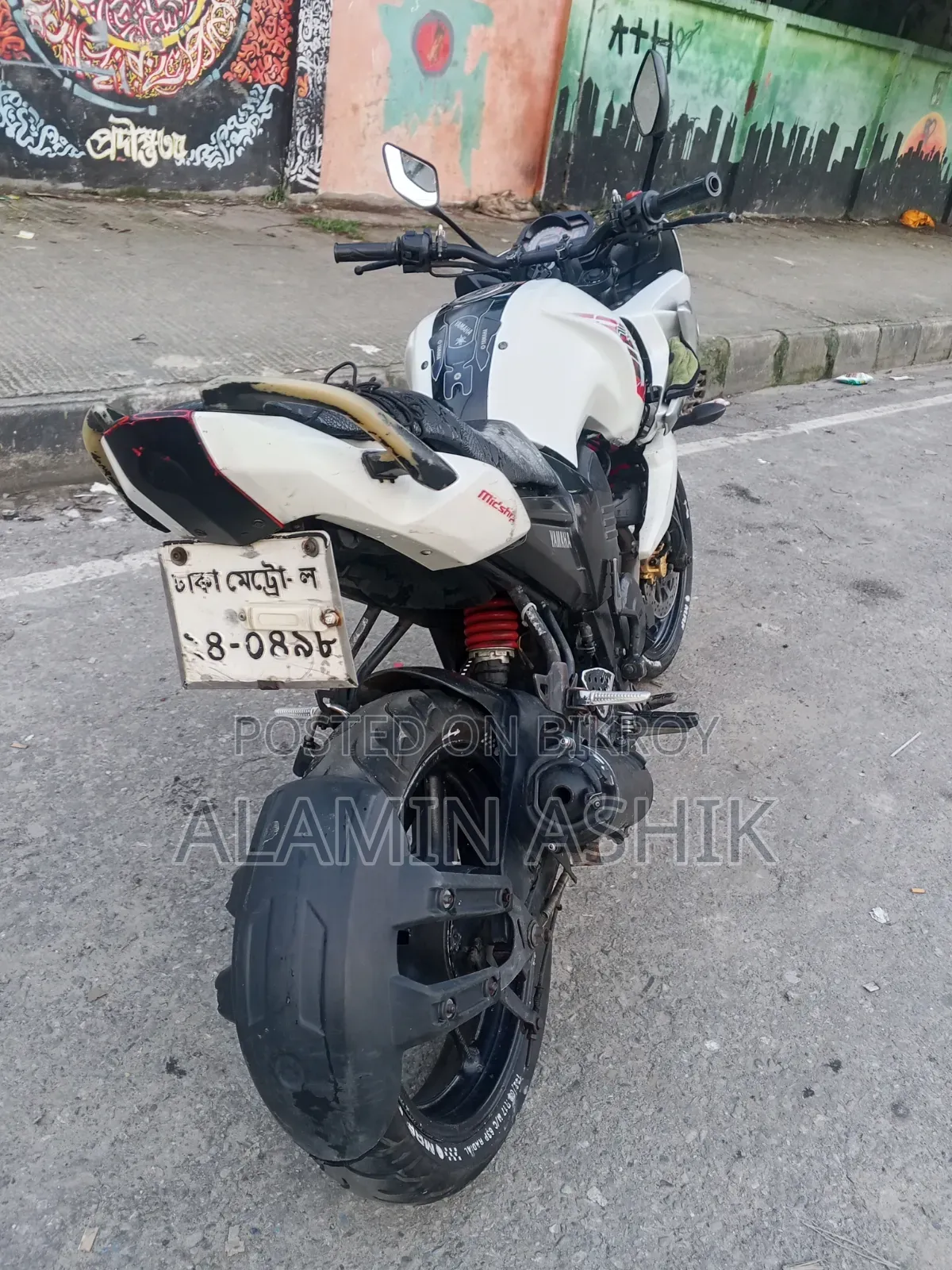 ইয়ামাহা ২০১৫ সাদা