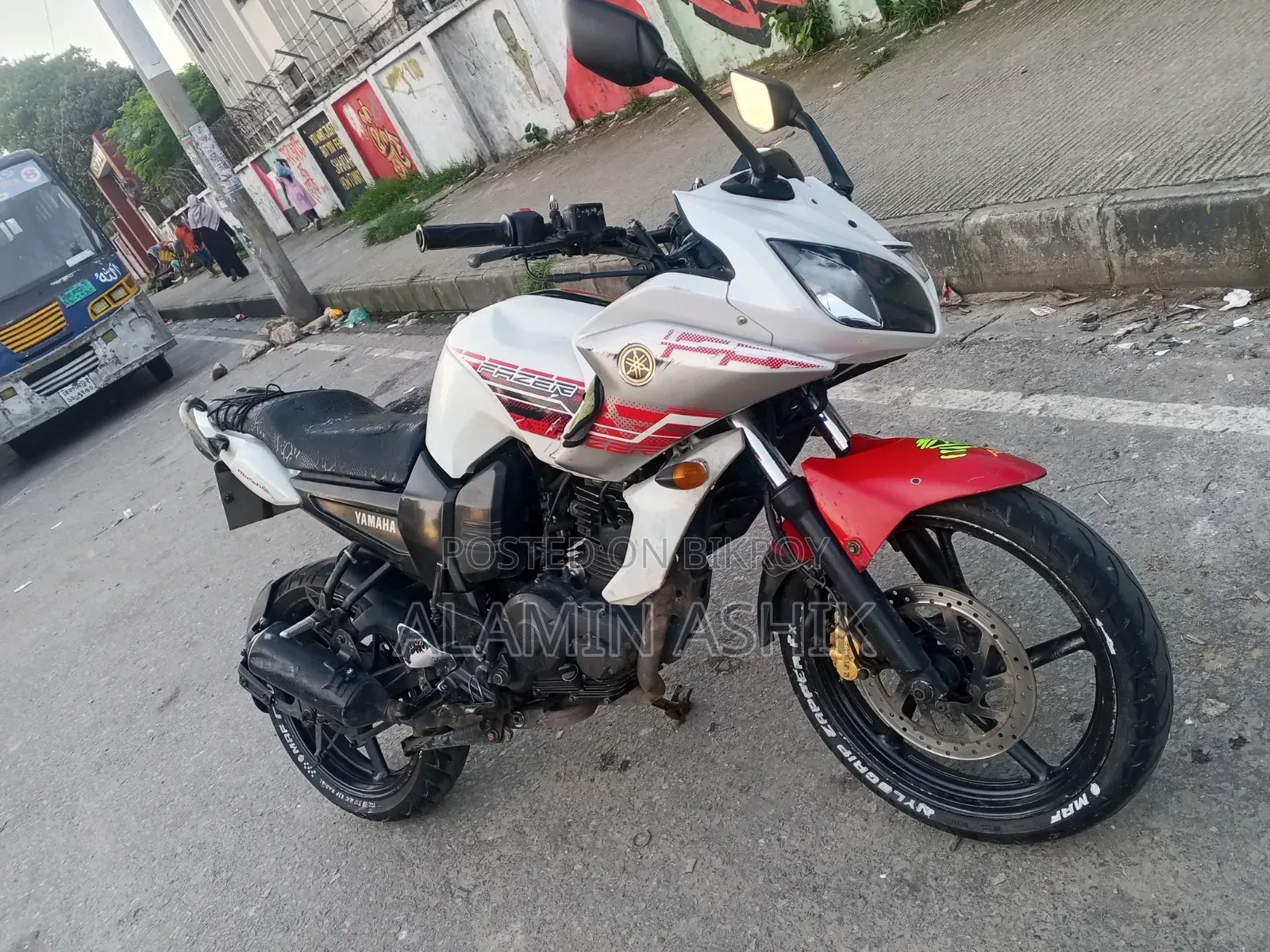 ইয়ামাহা ২০১৫ সাদা