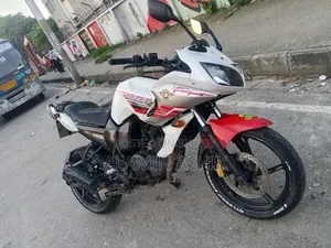 ইয়ামাহা ২০১৫ সাদা