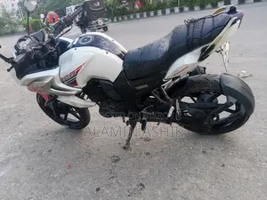 ইয়ামাহা ২০১৫ সাদা