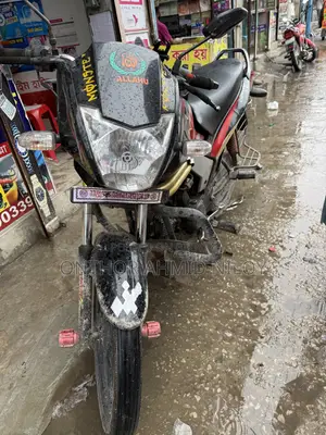 মহিন্দ্রা সেঞ্চুরো ২০১৬ ব্ল্যাক