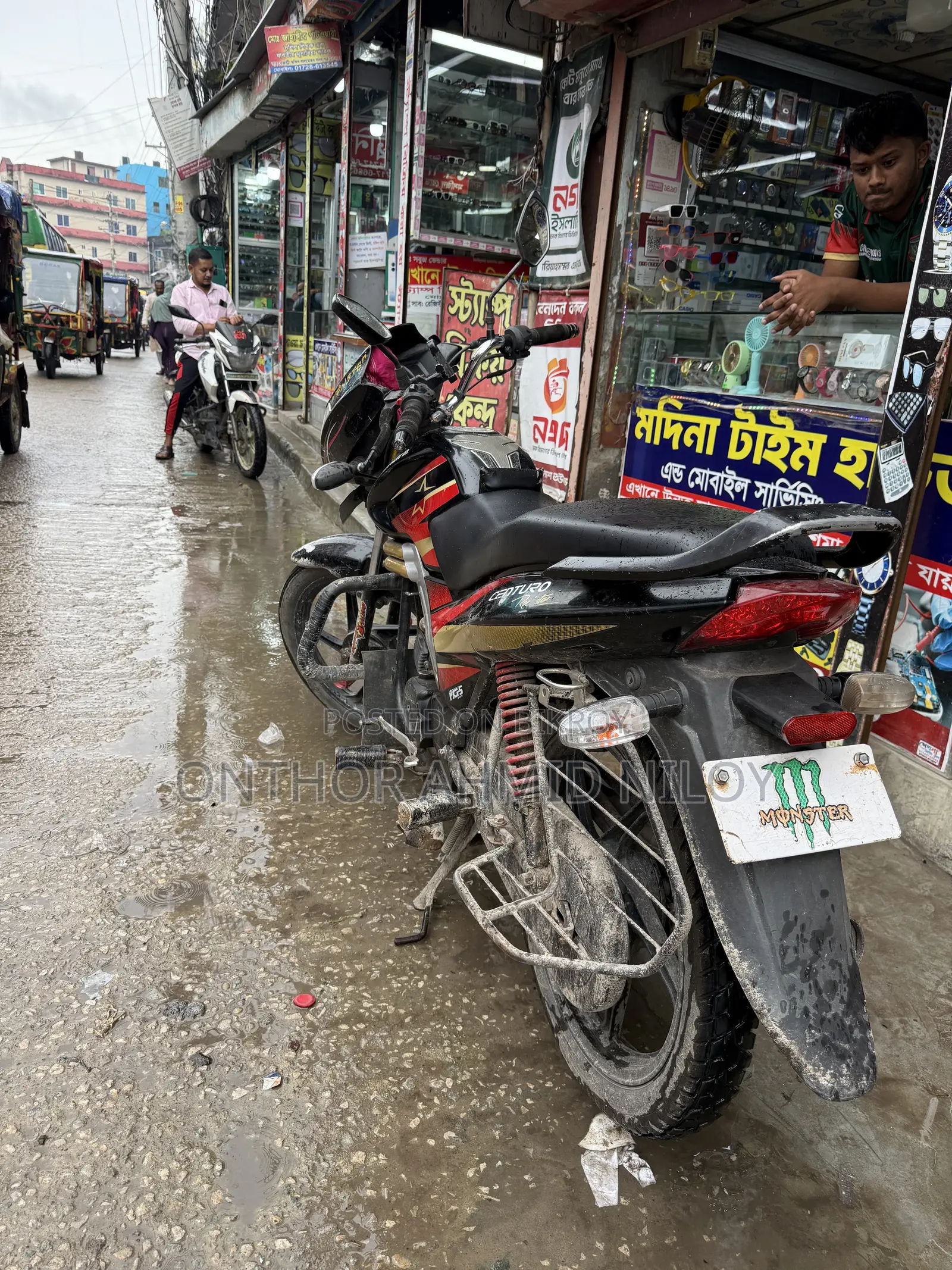 মহিন্দ্রা সেঞ্চুরো ২০১৬ ব্ল্যাক