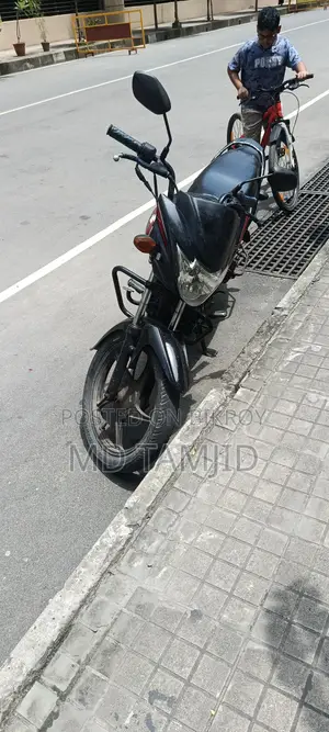 সুজুকি হায়াতে ২০১৮ কালো
