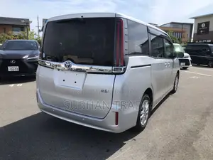 Toyota Noah 1.8 Front-Wheel Drive Hybrid (7 Seater) 2021 Silver