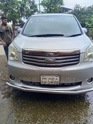 Toyota Noah 2012 Silver