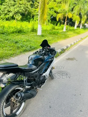 ইয়ামাহা ২০১৬ কালো