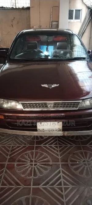 টয়োটা করোল্লা ১৯৯৪ মেরুন