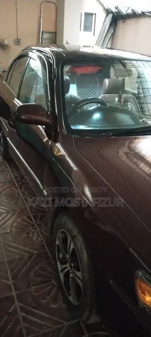 টয়োটা করোল্লা ১৯৯৪ মেরুন