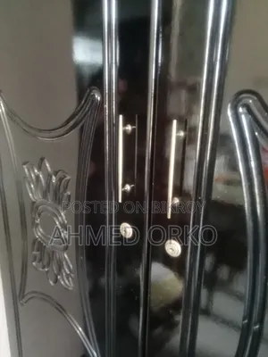 মালয়েশিয়ান বোর্ড আলমারি