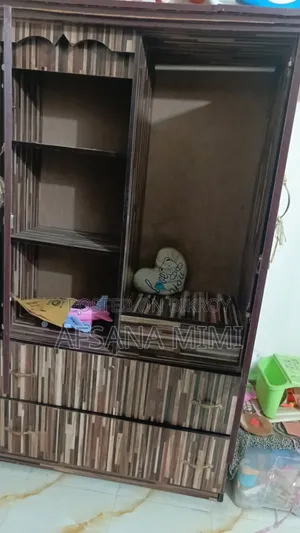 অপ্রয়োজনীয় আসবাবপত্র