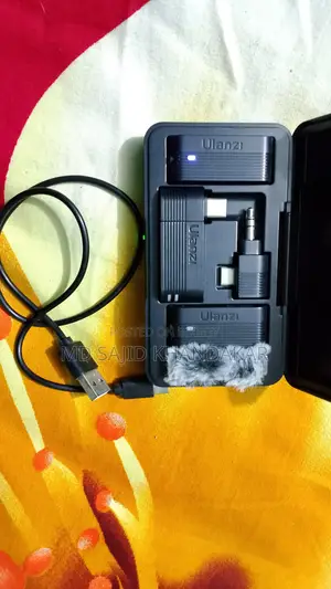 Ulanzi A100 Wireless Lavalier Microphone.