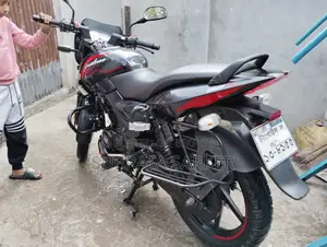 বাজাজ পালসার ১৫০ ২০২২ ব্ল্যাক