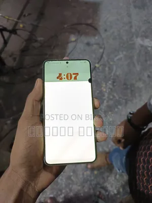 স্যামসাং গ্যালাক্সি এস২২ ৫জি ২৫৬ জিবি হোয়াইট