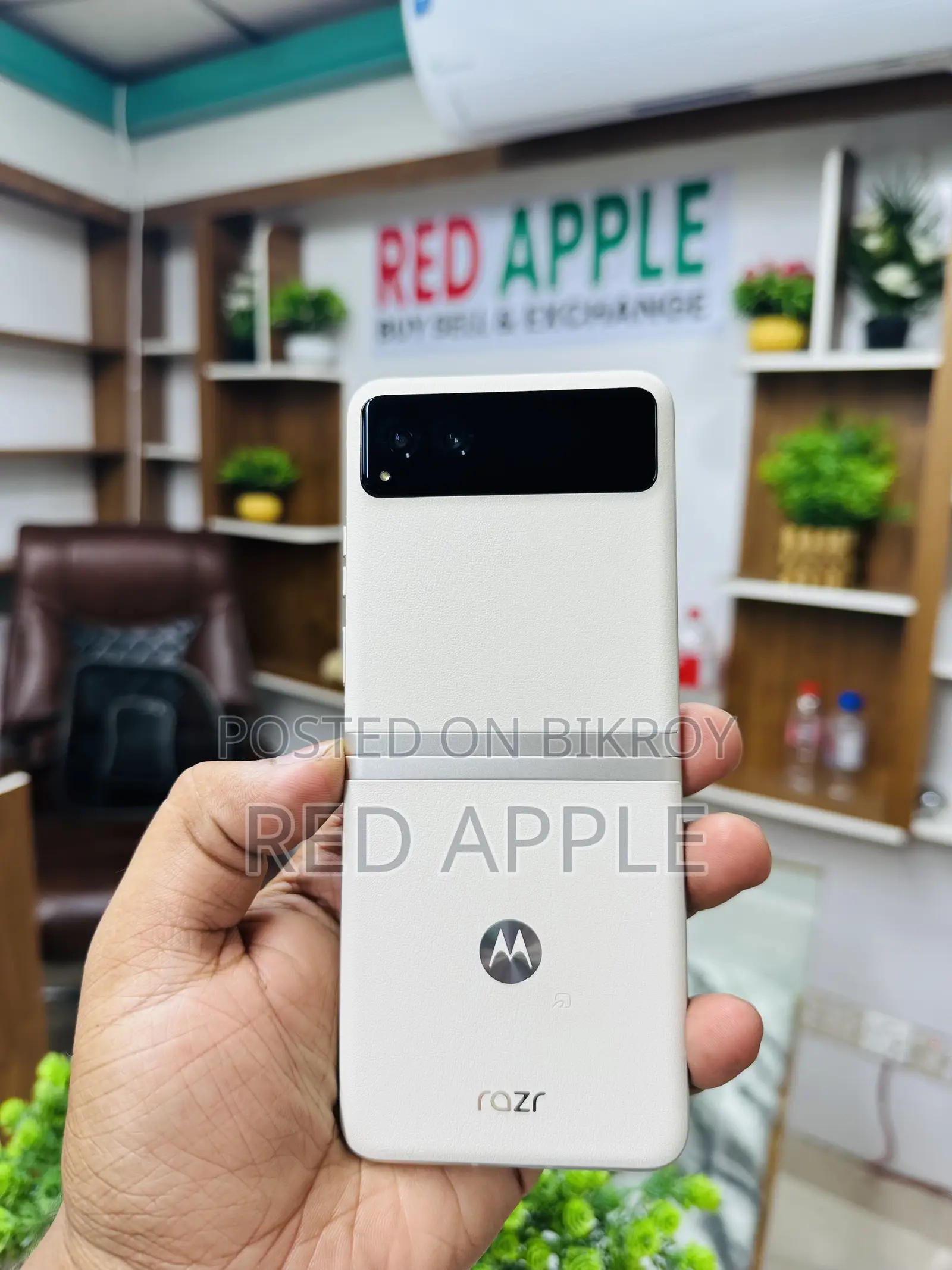 মোটরসাইকেল রেজ্র ৪০এস ২৫৬ জিবি সাদা