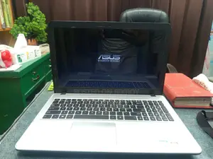 Laptop ASUS VivoBook X540SA 8GB Intel Core I5 SSD 256GB