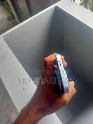 আইকিউওও ১১ ২৫৬ জিবি সাদা