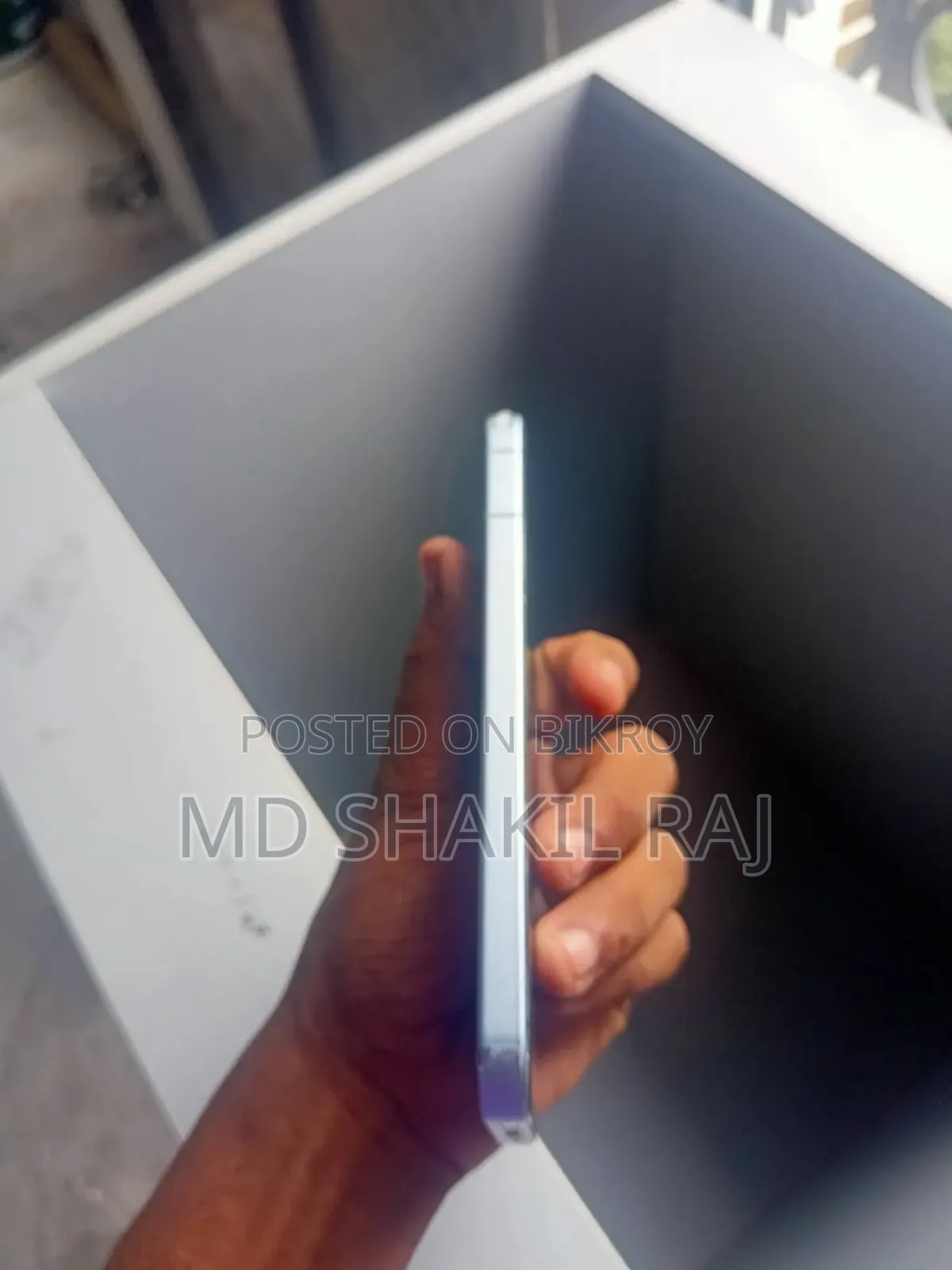 আইকিউওও ১১ ২৫৬ জিবি সাদা