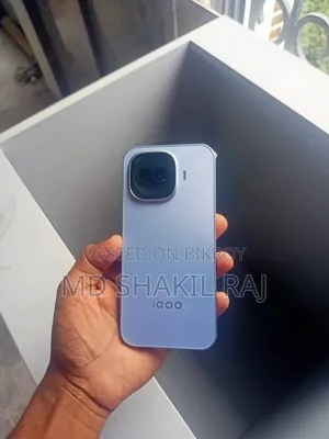 আইকিউওও ১১ ২৫৬ জিবি সাদা