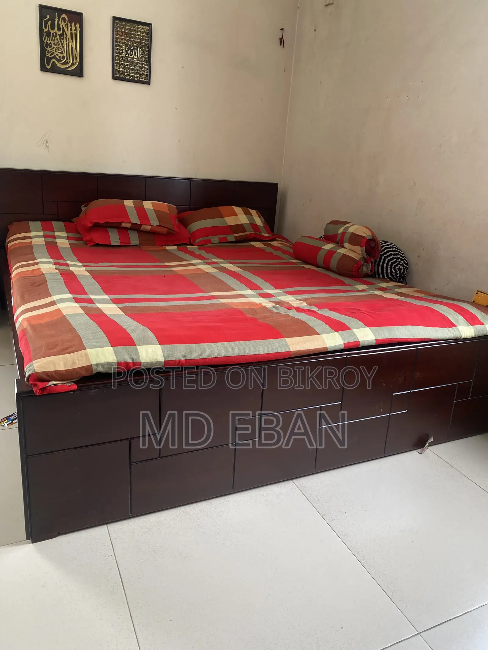 King Size Bed 6/7 Feet Used Only 1 Month