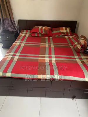 King Size Bed 6/7 Feet Used Only 1 Month