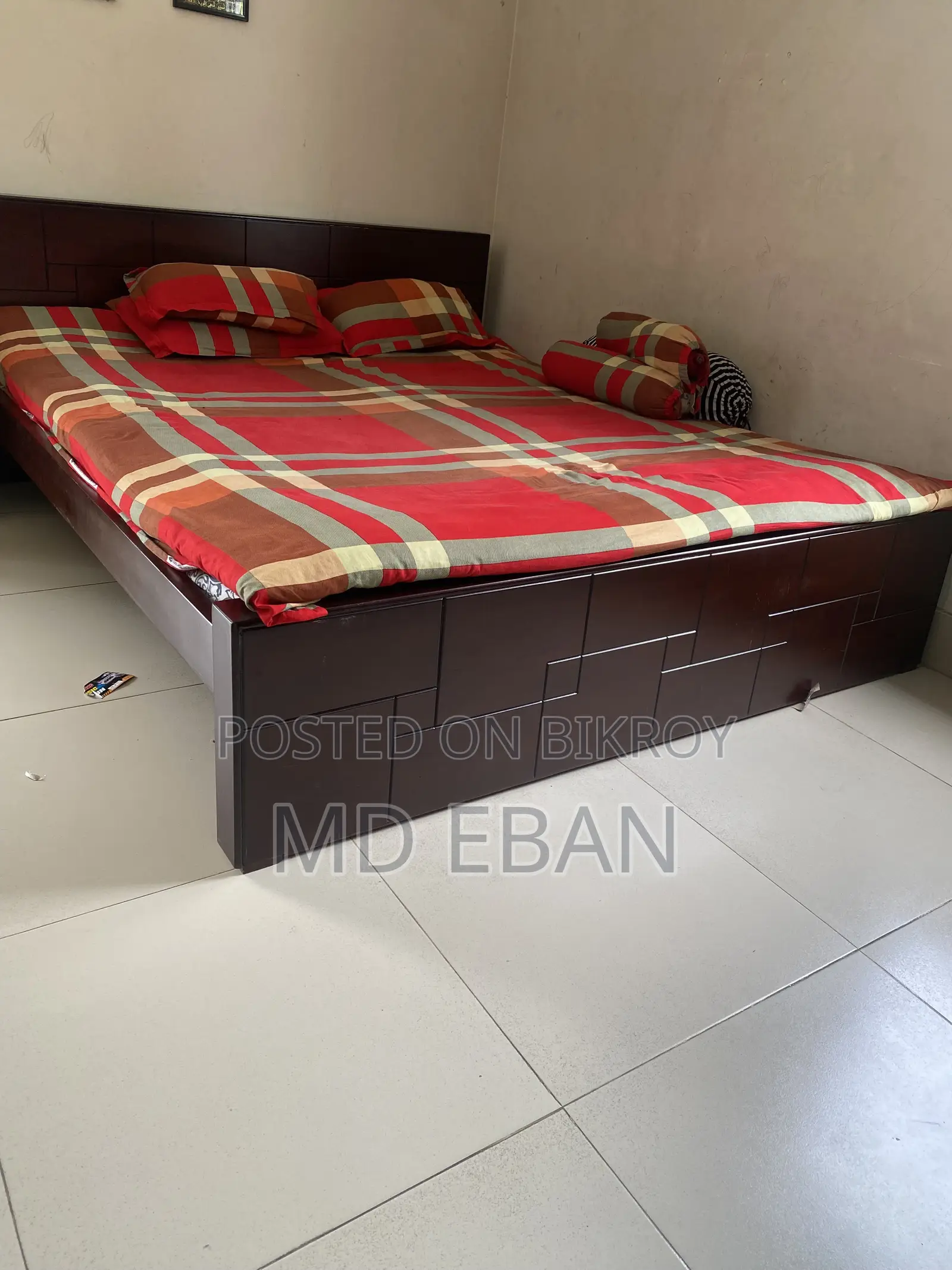 King Size Bed 6/7 Feet Used Only 1 Month
