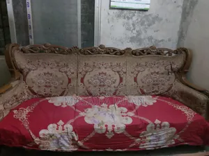 অরিজিনাল সেগুন কাঠের ৩বেড এর সোফা সেট বিক্রি করতে চাচ্ছি, ৪০০০টাকা