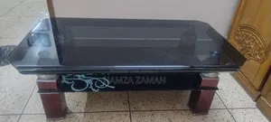 কালো কাঁচের টেবিল