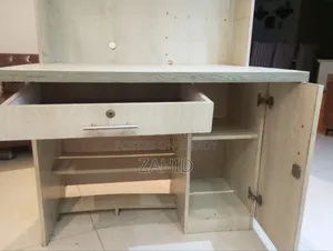 পড়ার টেবিল