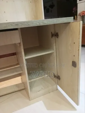 পড়ার টেবিল