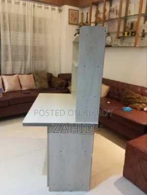 পড়ার টেবিল