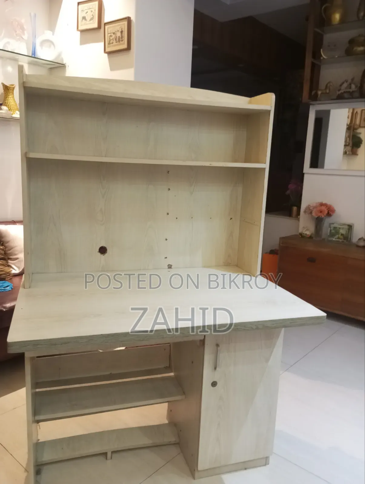 পড়ার টেবিল