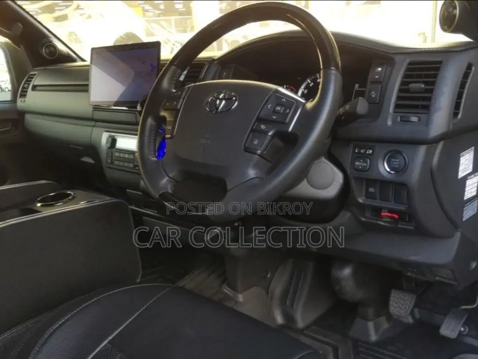 Toyota HiAce 2023 Black