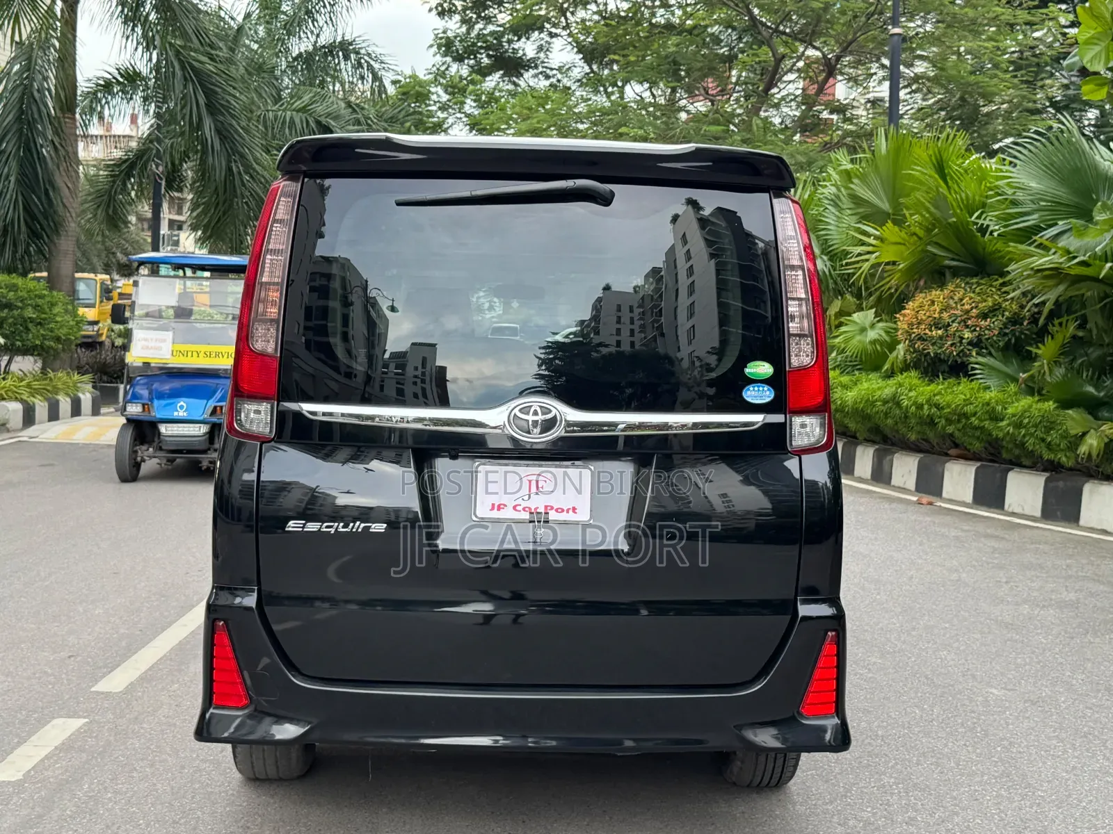 টয়োটা নোহা ২০১৫ কালো