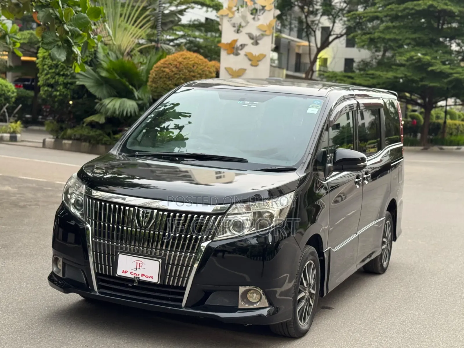 টয়োটা নোহা ২০১৫ কালো