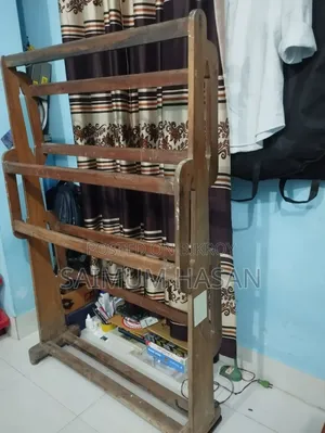 কাঁঠাল কাঠের তৈরি একটি আলনা বিক্রি হবে