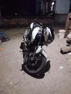 টিভিএস আপাচে আরটিআর ১৬০ টুভি ২০১৪ সাদা