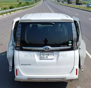 টয়োটা এস্কয়ার ২০১৪ পার্ল
