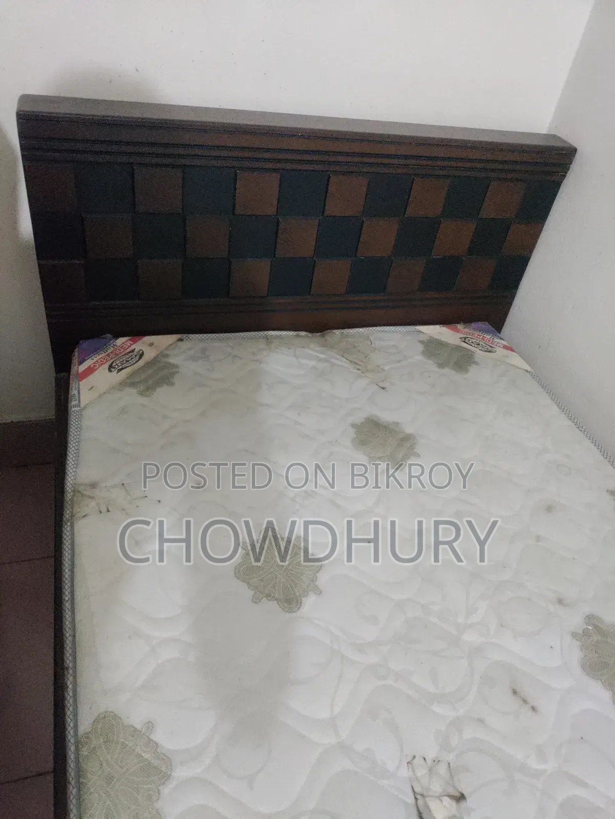 A very good quality single bed for sale, mattress is also included