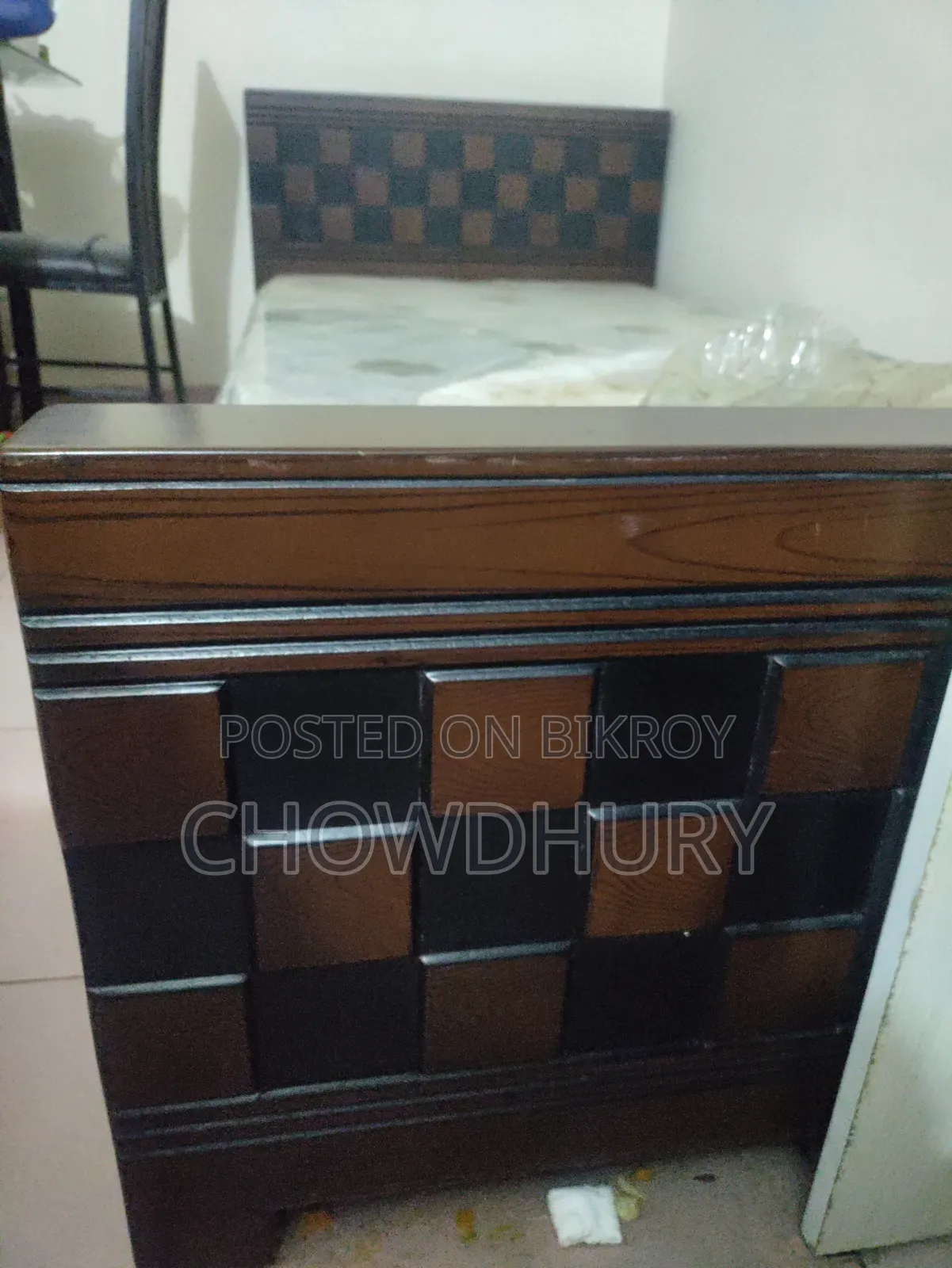 A very good quality single bed for sale, mattress is also included