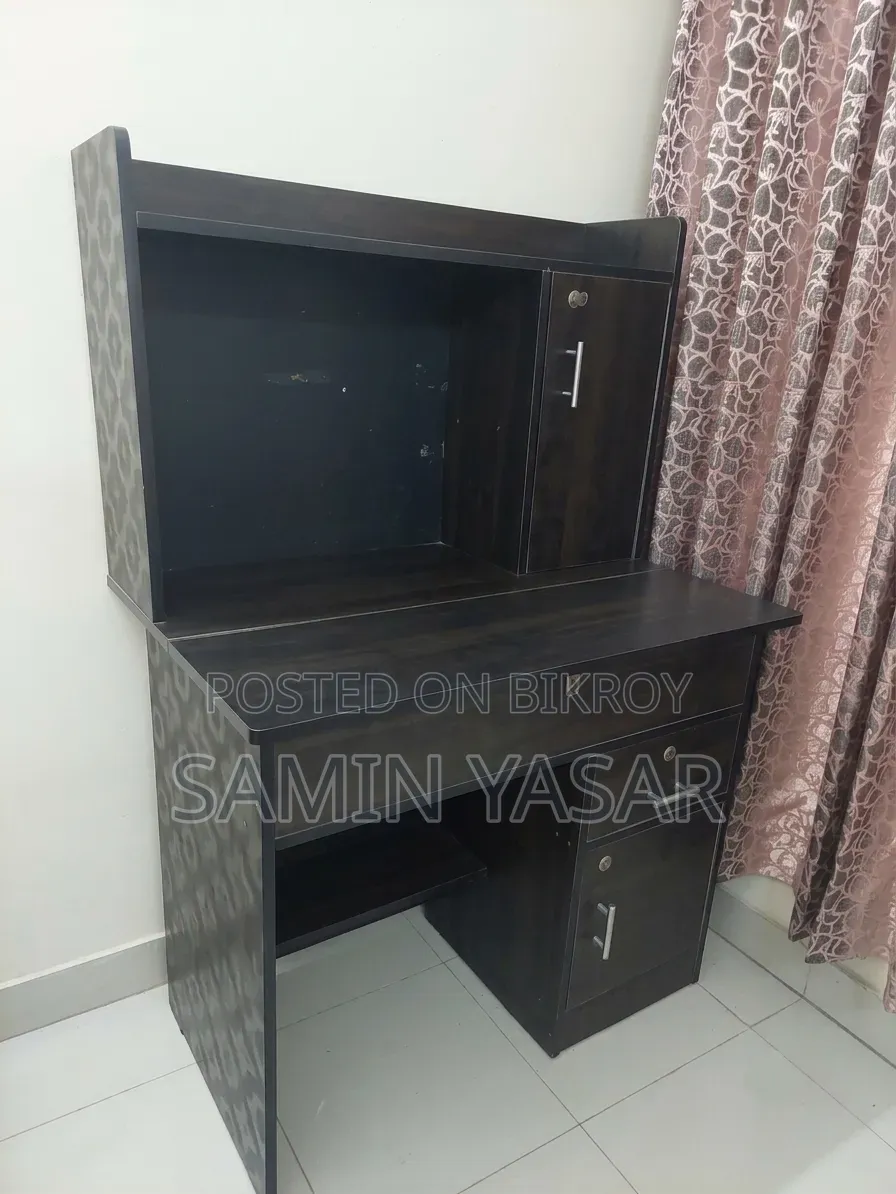 Spacious Study Table